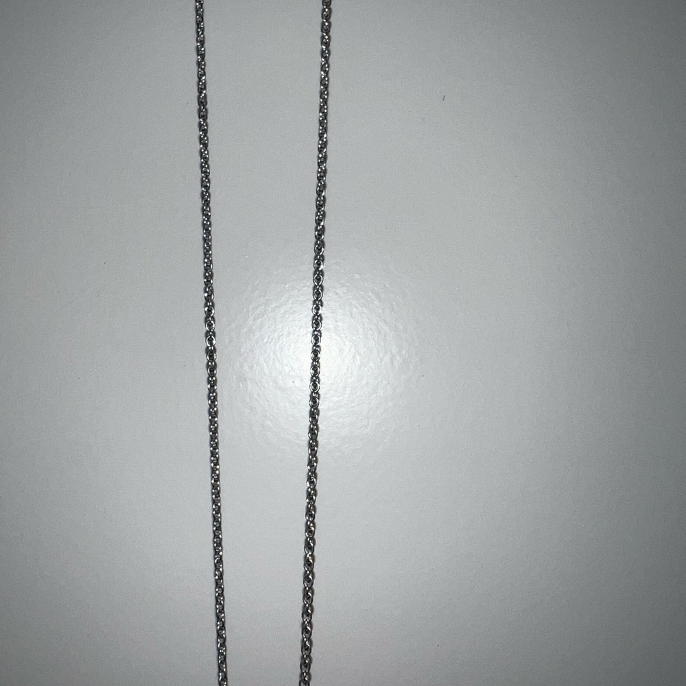 CLEARANCE Cute Silver Necklace 🩶 - Picture 6 of 9